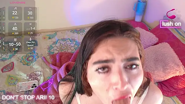 Snapshot of Arii_vega_ chatting on December 22, 11:20 pm Arii vega  online show from December 22, 11:20 pm