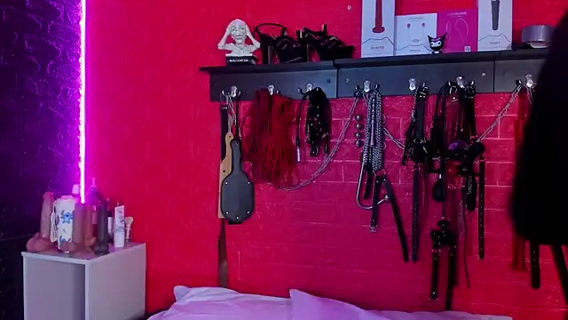 Snapshot of sarita_moller chatting on March 16, 2:28 am sarita moller online show from March 16, 2:28 am