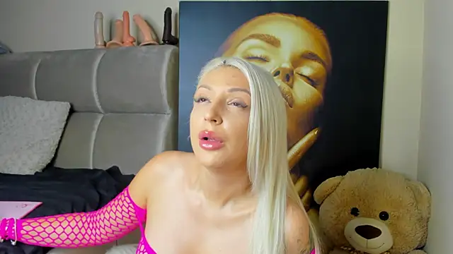 Snapshot of glossy_blondegirl chatting on July 16, 2:34 pm glossy blondegirl online show from July 16, 2:34 pm