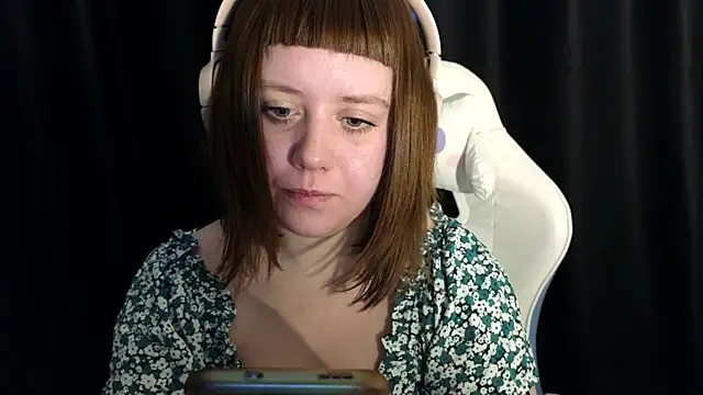 June shy0 online show from February 7, 7:18 am