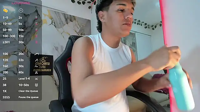 Snapshot of ryan_carter08 chatting on March 1, 4:47 am ryan carter08 online show from March 1, 4:47 am