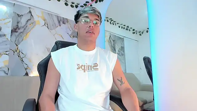 Snapshot of ryan_carter08 chatting on March 16, 1:11 am ryan carter08 online show from March 16, 1:11 am