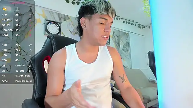 Snapshot of ryan_carter08 chatting on April 11, 3:55 am ryan carter08 online show from April 11, 3:55 am