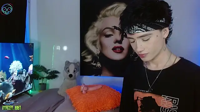 Snapshot of maxiy_001 chatting on November 20, 7:08 am maxiy 001 online show from November 20, 7:08 am