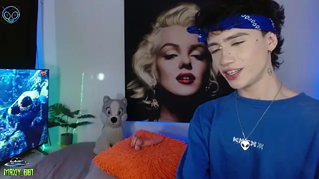 Snapshot of maxiy_001 chatting on November 26, 7:42 am maxiy 001 online show from November 26, 7:42 am