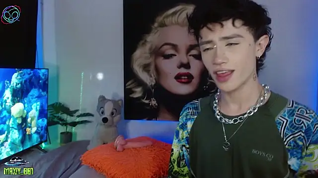 Snapshot of maxiy_001 chatting on November 27, 2:46 am maxiy 001 online show from November 27, 2:46 am