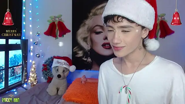 Snapshot of maxiy_001 chatting on December 4, 5:39 am maxiy 001 online show from December 4, 5:39 am