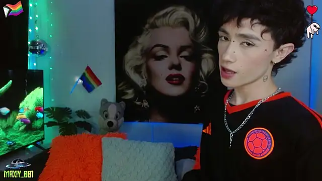 maxiy 001 online show from June 11, 11:25 pm