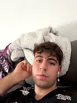 Snapshot of sergiio02 chatting on October 19, 11:44 am sergiio02 online show from October 19, 11:44 am