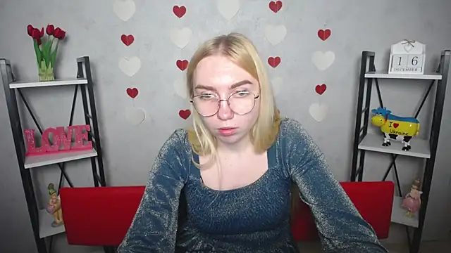 BeatriceFly online show from December 16, 4:38 pm