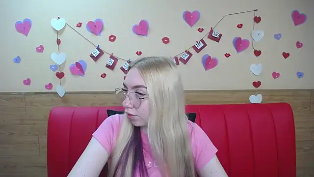 BeatriceFly online show from March 13, 9:10 am