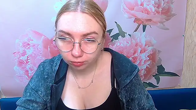 BeatriceFly online show from September 15, 5:40 am