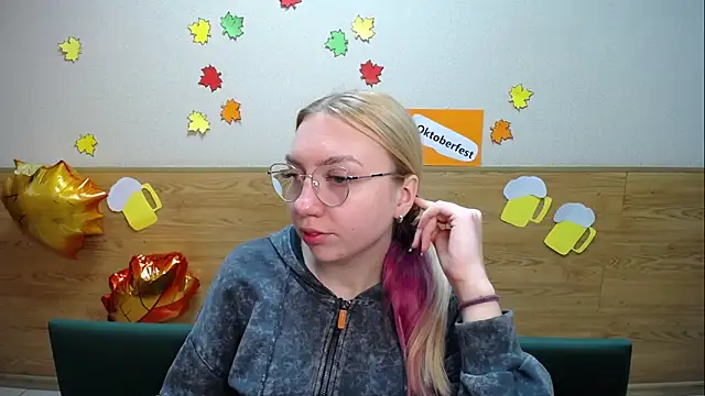 BeatriceFly online show from September 19, 11:55 am