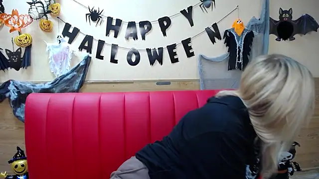 BeatriceFly online show from October 28, 1:03 pm