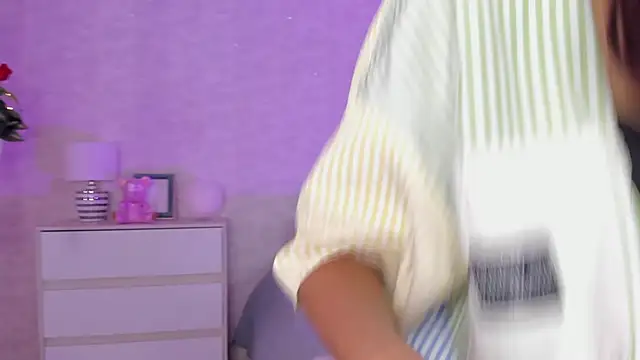 DahianaWalcott online show from December 6, 10:19 pm