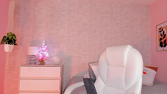 DahianaWalcott online show from December 9, 10:52 pm