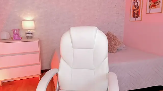 DahianaWalcott online show from February 26, 8:22 pm