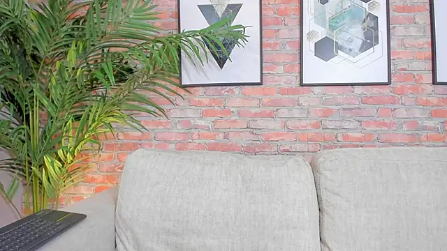 DahianaWalcott online show from March 7, 6:00 pm