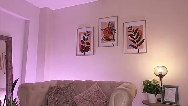 DahianaWalcott online show from March 6, 4:47 pm