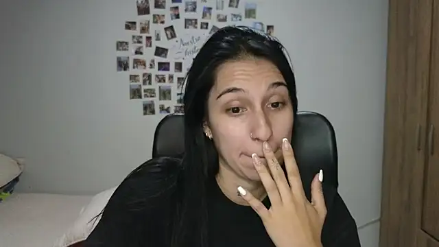 tammyandrade  online show from July 17, 4:12 pm