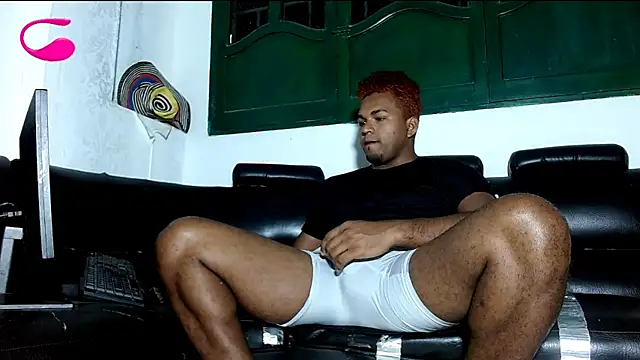 Snapshot of Deleon1995 chatting on February 24, 4:49 am Deleon1995 online show from February 24, 4:49 am