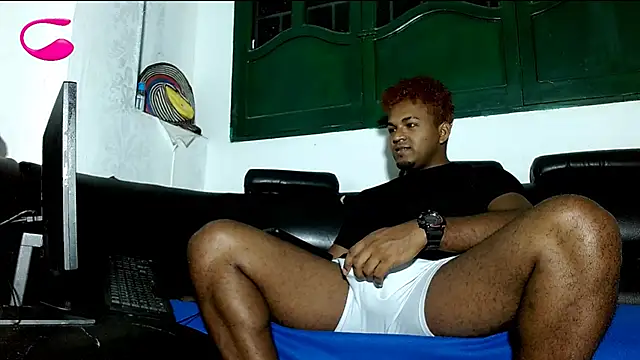 Snapshot of Deleon1995 chatting on March 5, 4:45 am Deleon1995 online show from March 5, 4:45 am