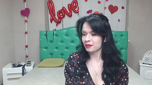 JasmineKouch online show from April 19, 6:10 pm