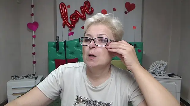 EmiliaGree online show from September 14, 5:01 pm