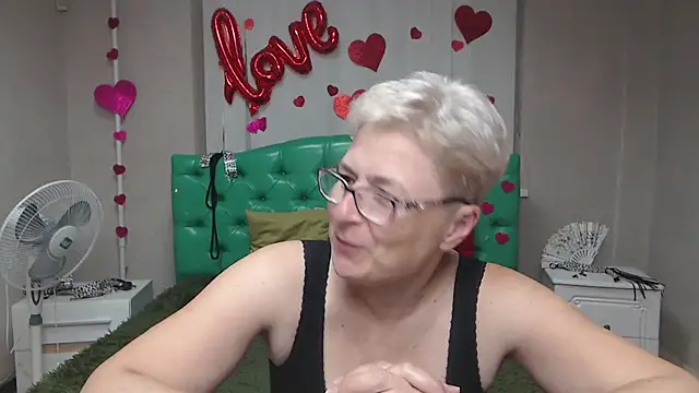 EmiliaGree online show from September 20, 5:03 pm