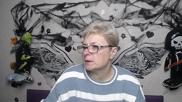 EmiliaGree online show from November 4, 6:07 pm