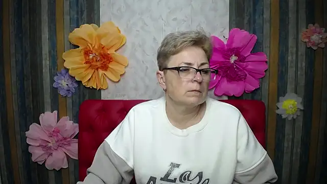 EmiliaGree online show from April 22, 5:14 pm