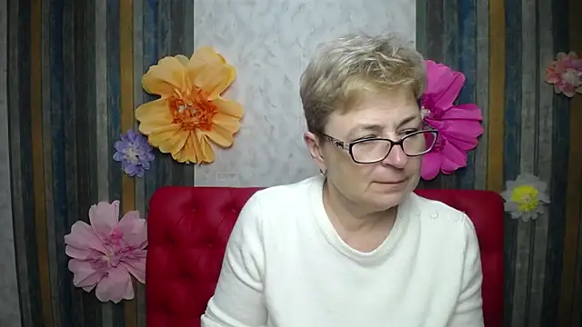 EmiliaGree online show from May 5, 5:10 pm