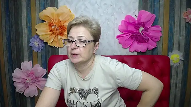 Snapshot of EmiliaGree chatting on May 15, 5:20 pm EmiliaGree online show from May 15, 5:20 pm