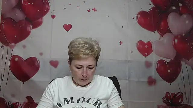 Snapshot of EmiliaGree chatting on May 16, 5:12 pm EmiliaGree online show from May 16, 5:12 pm