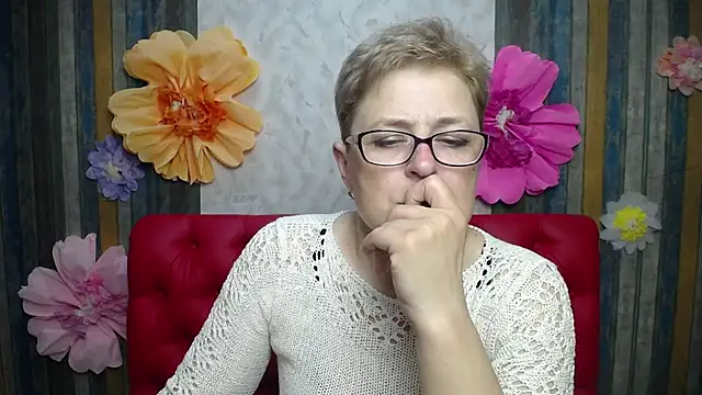 Snapshot of EmiliaGree chatting on May 23, 5:28 pm EmiliaGree online show from May 23, 5:28 pm