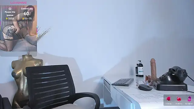 celestelewis online show from November 14, 7:45 pm