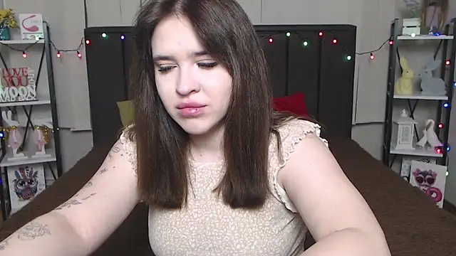 LauraHlot online show from February 6, 6:13 pm