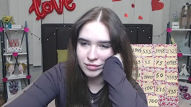 LauraHlot online show from March 12, 3:40 pm