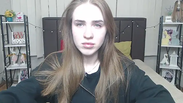 LauraHlot online show from October 7, 5:10 pm