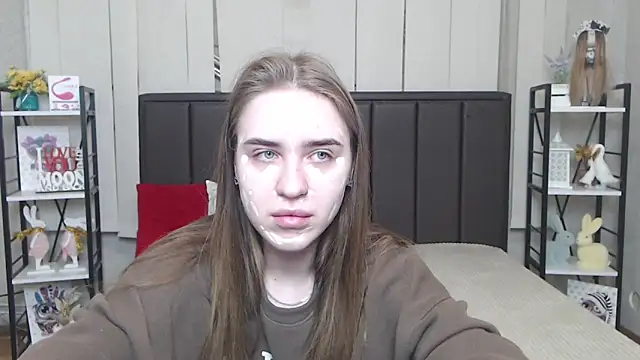 LauraHlot online show from November 25, 6:30 pm