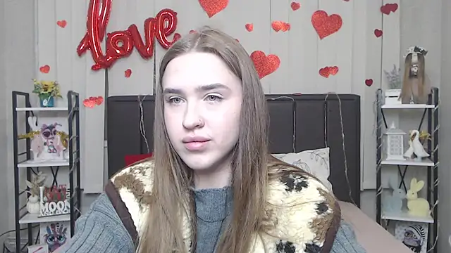 LauraHlot online show from February 4, 8:14 pm