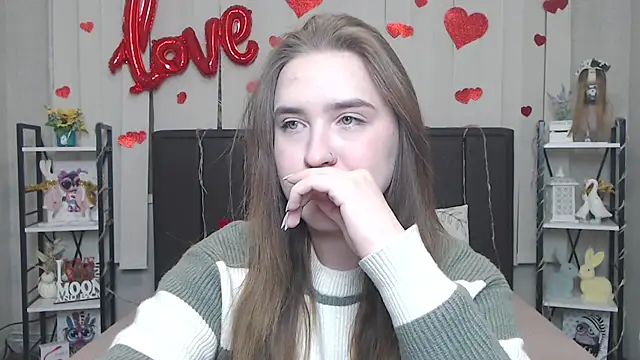 LauraHlot online show from February 5, 8:24 pm