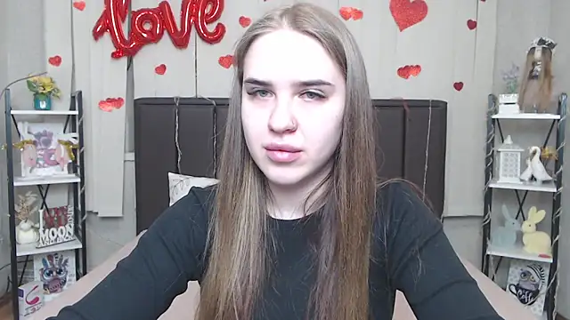 LauraHlot online show from April 8, 6:02 am