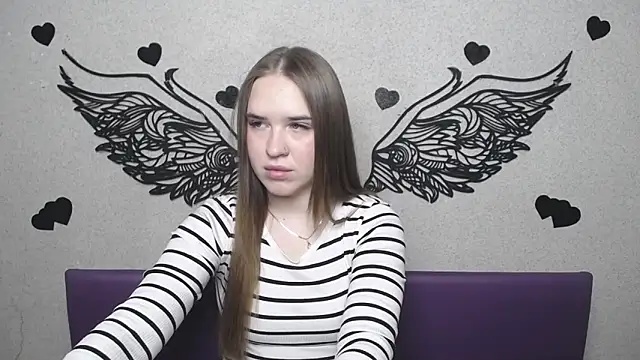 Snapshot of LauraHlot chatting on April 18, 5:17 pm LauraHlot online show from April 18, 5:17 pm
