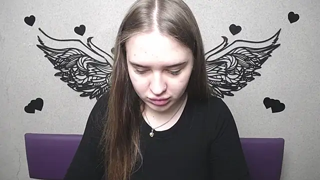 Snapshot of LauraHlot chatting on April 28, 5:34 am LauraHlot online show from April 28, 5:34 am
