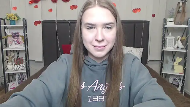 Snapshot of LauraHlot chatting on May 3, 5:52 pm LauraHlot online show from May 3, 5:52 pm