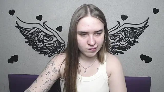Snapshot of LauraHlot chatting on May 6, 5:46 am LauraHlot online show from May 6, 5:46 am