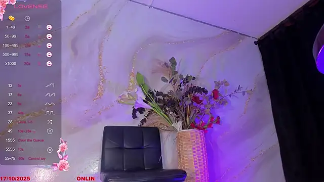 Snapshot of Karla-Ebony chatting on October 17, 1:57 pm Karla-Ebony online show from October 17, 1:57 pm