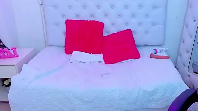 silvana  miller online show from February 8, 1:11 am