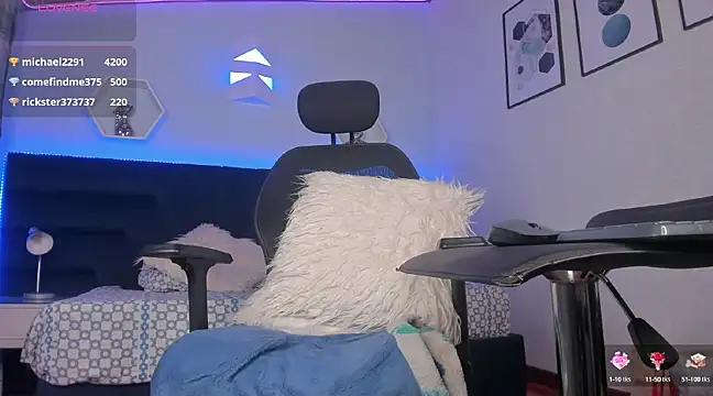 Snapshot of _gia_rose chatting on February 11, 2:14 am gia rose online show from February 11, 2:14 am